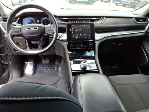 Used 2021 Jeep Grand Cherokee L Laredo w/ Luxury Tech Group I AWD/4WD image 14