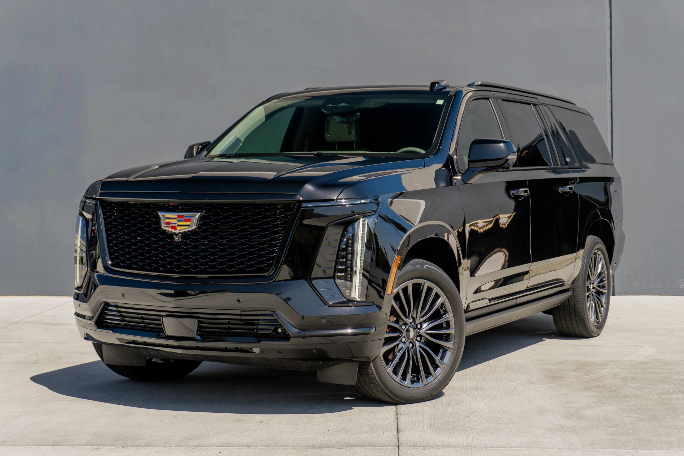Used 2025 Cadillac Escalade ESV Sport Platinum AWD/4WD image 3