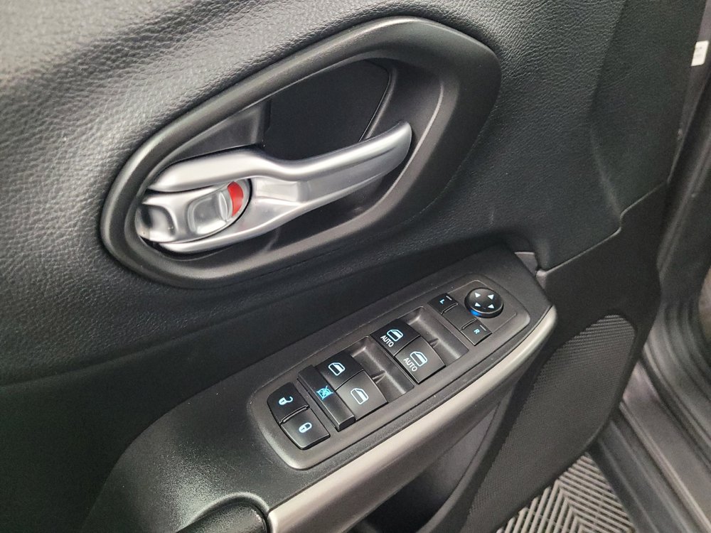 Used 2020 Jeep Cherokee Latitude Plus FWD image 27