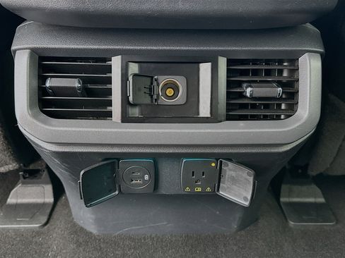 Used 2023 Ford F150 Lariat RWD image 16
