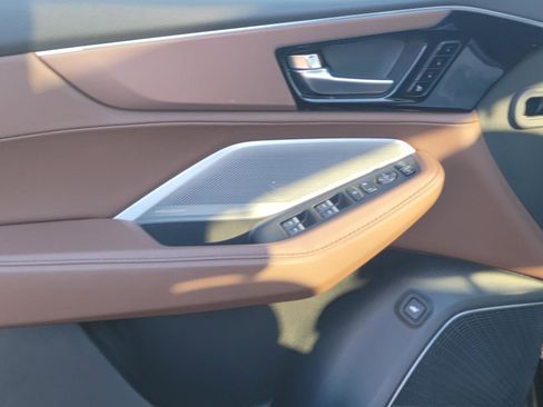 Certified 2025 Acura MDX SH-AWD w/ Technology Package image 8