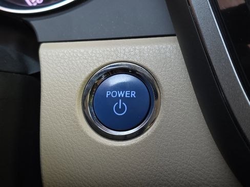 Used 2020 Toyota Camry XLE image 23