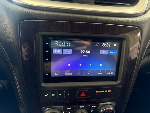 Used 2015 Chevrolet Traverse LT FWD image 25