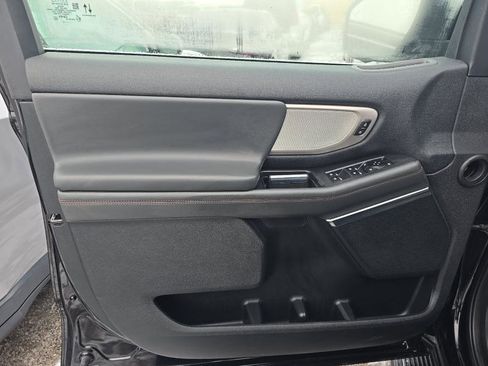 Used 2025 Ford Expedition Active image 11