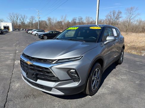 Used 2024 Chevrolet Blazer LT image 2