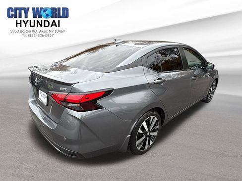 Used 2022 Nissan Versa SR w/ Lighting Package image 5