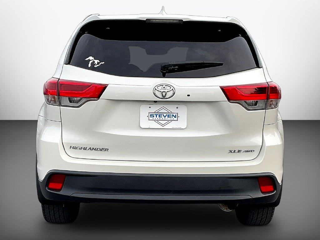 Used 2019 Toyota Highlander XLE AWD/4WD image 5