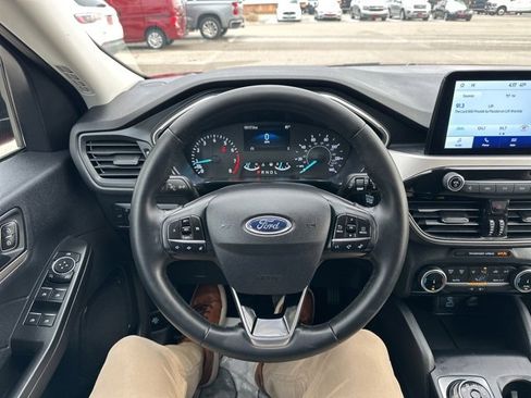 Used 2022 Ford Escape SE w/ SE Sport Appearance Package image 13