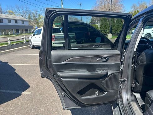 Used 2023 Jeep Grand Cherokee L Limited image 17