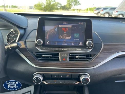 Used 2024 Nissan Altima 2.5 SV FWD image 24