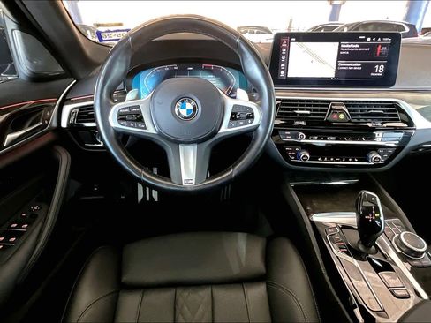 Used 2022 BMW 530i w/ M Sport Package image 5