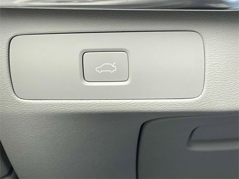 Used 2023 Volvo XC90 B6 Ultimate w/ Lounge Package image 23