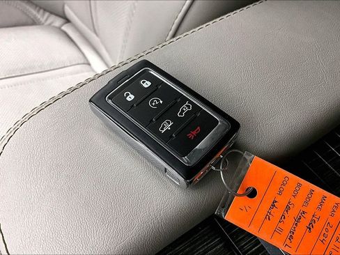 Used 2024 Jeep Wagoneer L Series III w/ Premium Group I AWD/4WD image 12