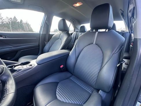 Used 2024 Toyota Camry SE image 12