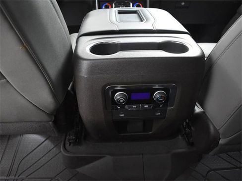 Used 2022 Chevrolet Suburban Z71 w/ Luxury Package image 20