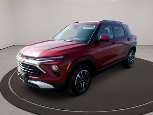 Used 2025 Chevrolet TrailBlazer LT AWD/4WD image 1