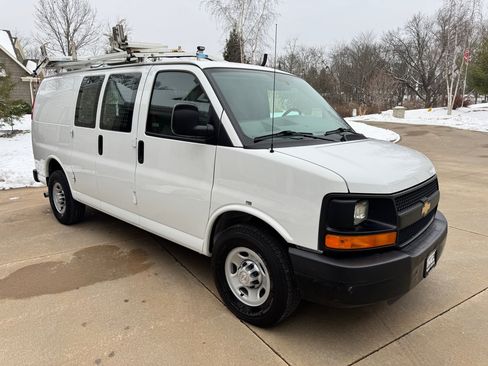 Used 2015 Chevrolet Express 2500 image 8