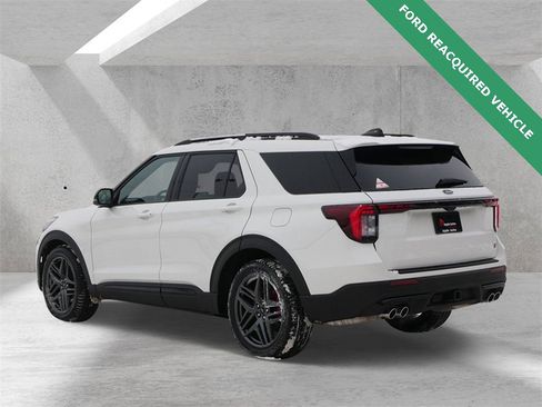 Used 2025 Ford Explorer ST image 4