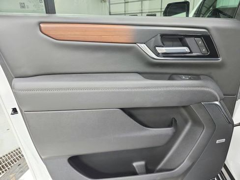 Used 2025 GMC Yukon XL Denali AWD/4WD image 44