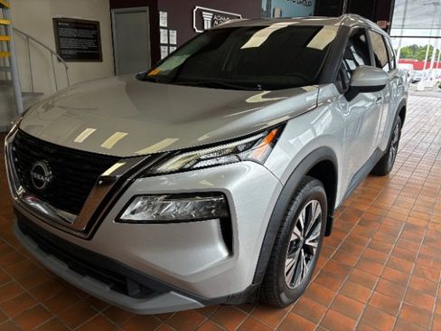 Used 2023 Nissan Rogue SV w/ SV Premium B Package FWD image 8