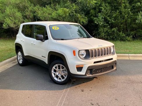 Used 2023 Jeep Renegade Latitude AWD/4WD image 1