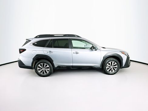 Used 2025 Subaru Outback Premium image 10