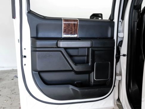 Used 2015 Ford F150 Platinum w/ Equipment Group 701A Luxury image 43