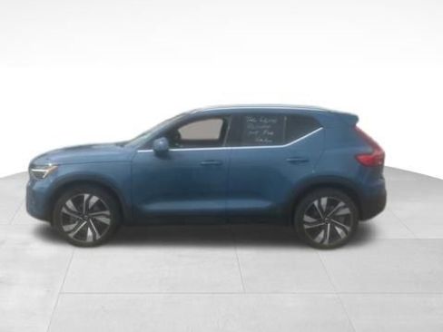 Used 2023 Volvo XC40 B5 Ultimate w/ Climate Package AWD/4WD image 2