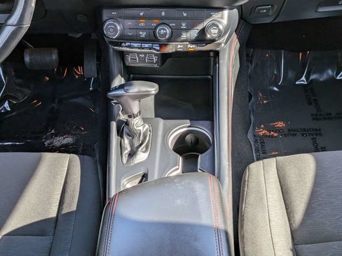 Used 2025 Dodge Durango GT AWD/4WD image 16