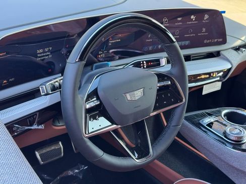 New 2026 Cadillac Optiq Luxury 2 image 16