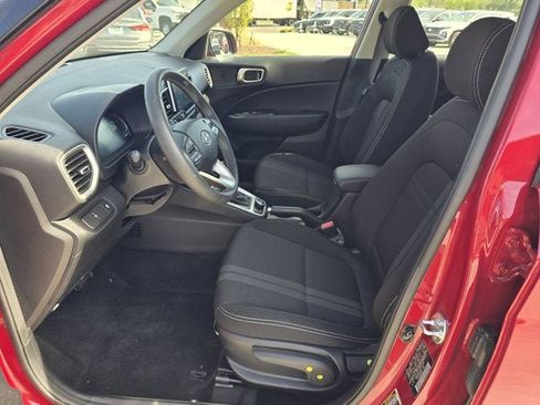 Used 2025 Hyundai Venue SEL FWD image 11