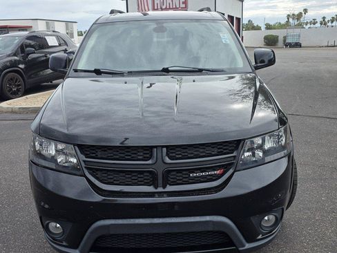 Used 2018 Dodge Journey SXT w/ Connectivity Group FWD image 2
