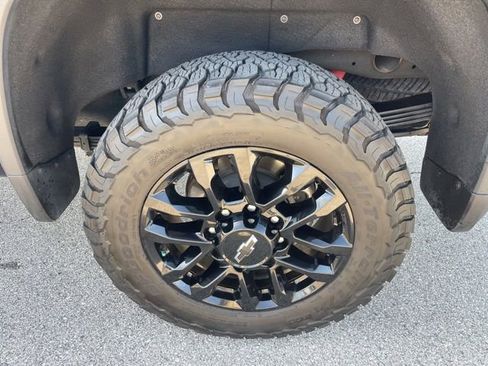 Used 2025 Chevrolet Silverado 2500 LTZ w/ LTZ Plus Package AWD/4WD image 10