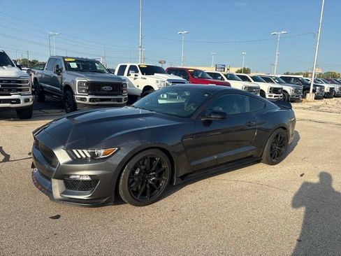 Used 2018 Ford Mustang Shelby GT350 w/ Electronics Package RWD image 2