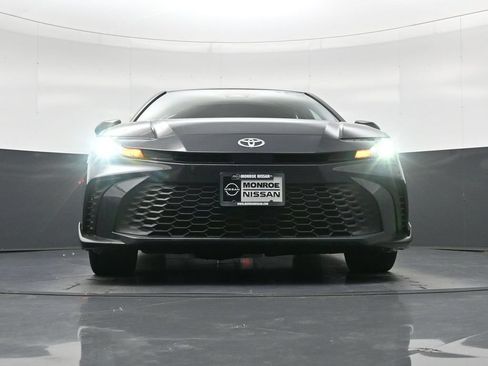 Used 2025 Toyota Camry SE FWD image 20