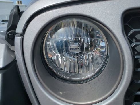 Used 2020 Jeep Gladiator Rubicon AWD/4WD image 10