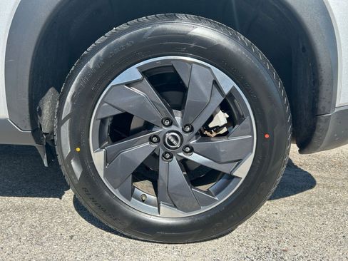 Used 2025 Nissan Rogue SV FWD image 24