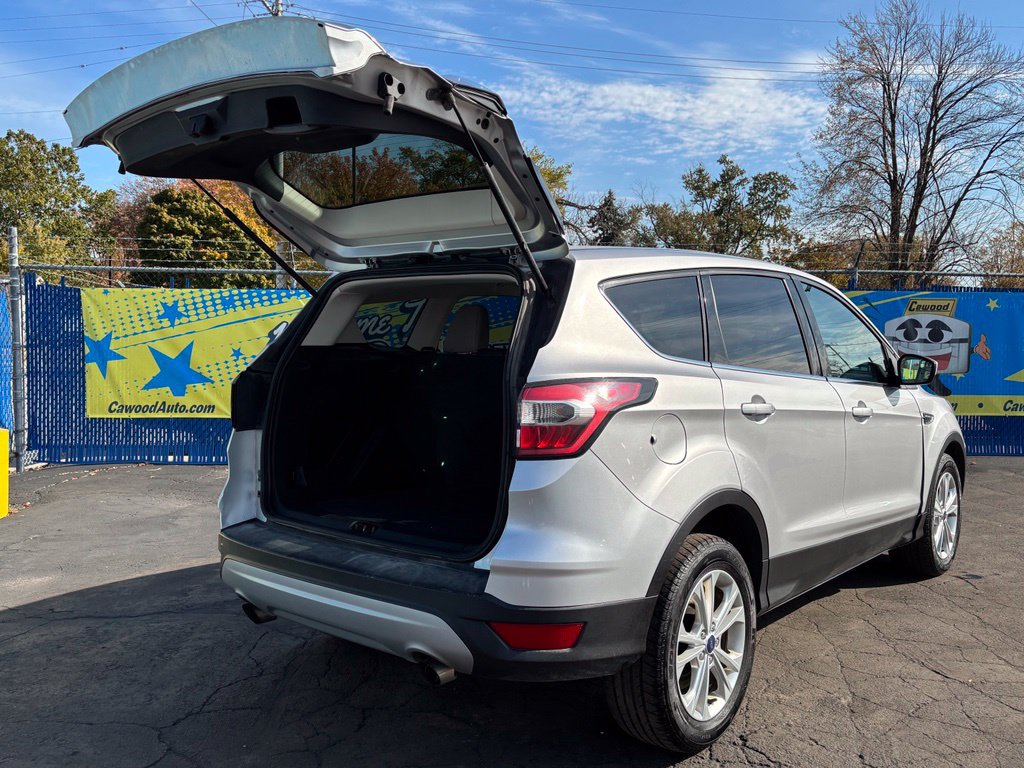 Used 2017 Ford Escape SE w/ SE Cold Weather Package FWD image 4