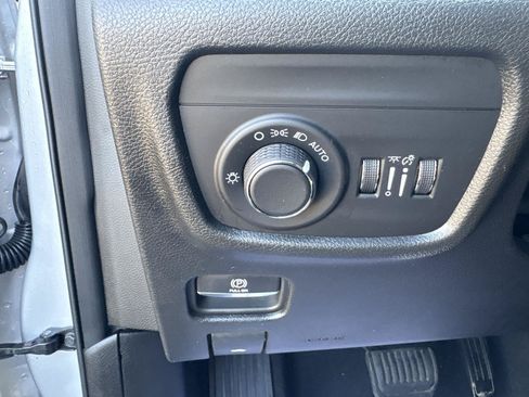 Used 2025 Jeep Grand Cherokee Altitude AWD/4WD image 20