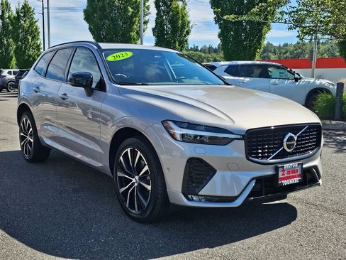 Used 2023 Volvo XC60 B5 Plus w/ Climate Package AWD/4WD image 3