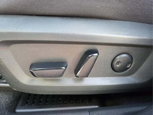 Used 2022 Nissan Rogue SV image 15