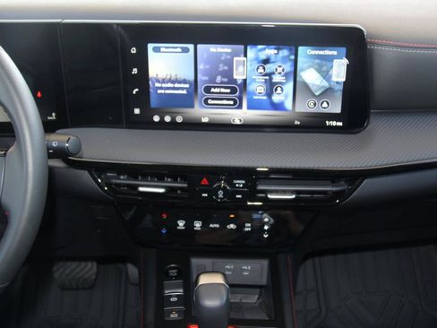 Used 2026 Nissan Kicks SR FWD image 14