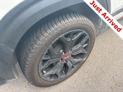 Used 2021 Kia Seltos SX w/ SX Sunroof Package image 16