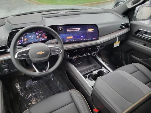 New 2026 Chevrolet Suburban Premier image 17