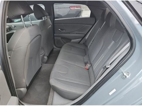 Used 2021 Hyundai Elantra SEL image 11