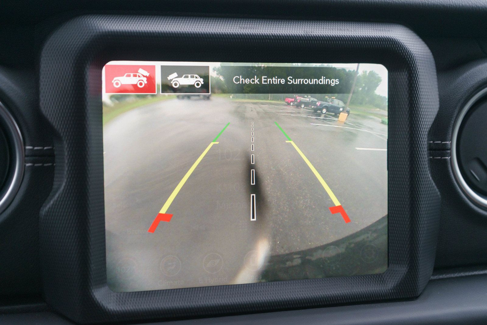Used 2022 Jeep Wrangler Unlimited Sahara w/ Cold Weather Group AWD/4WD image 16