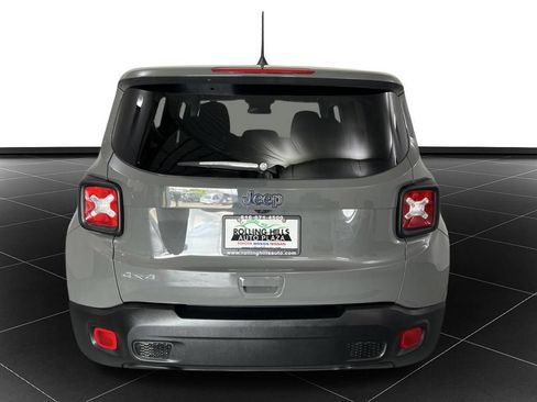 Used 2023 Jeep Renegade Latitude AWD/4WD image 4