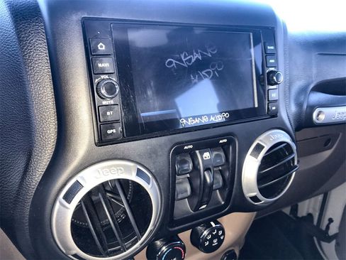 Used 2016 Jeep Wrangler Unlimited Sahara image 16