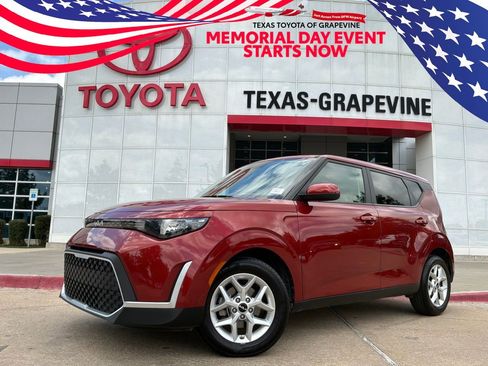 Used 2025 Kia Soul LX w/ LX Technology Package FWD image 1