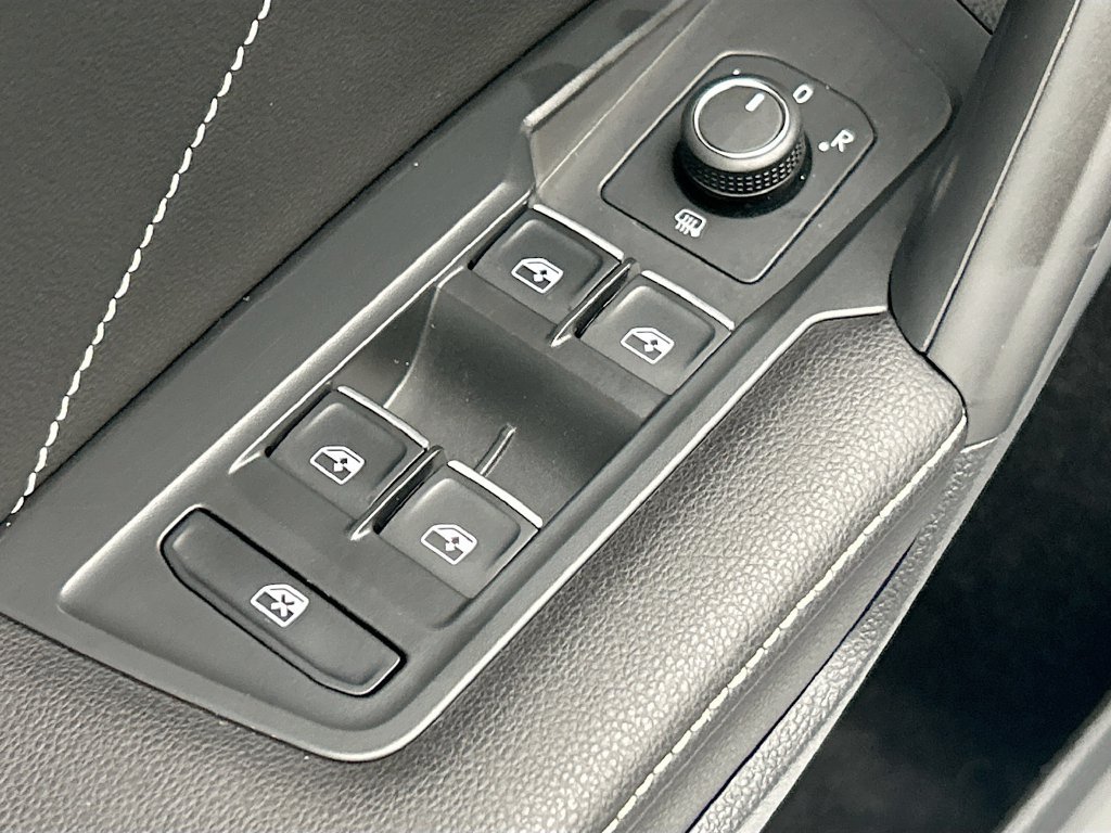 Used 2023 Volkswagen Tiguan SE FWD image 21